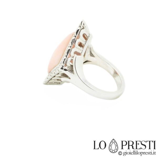 ring-with-coral-rhombus-shape-gold-brilliant-diamonds