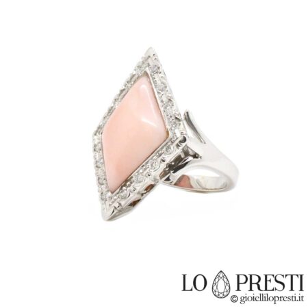 Ring-natürliche-rosa-Koralle-und-Brillant-Diamanten