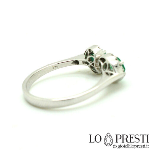 anello cuore con smeraldo taglio cuore e diamanti brillanti oro bianco 18kt