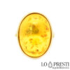 Кольцо из желтого золота 18 карат с натуральным янтарем овальной формы