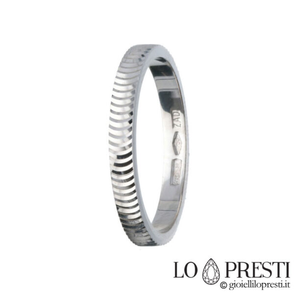 Personalized na 18kt white gold wedding ring