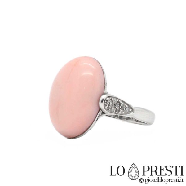 anello-corallo-rosa-oro-bianco-18kt-diamanti-brillanti