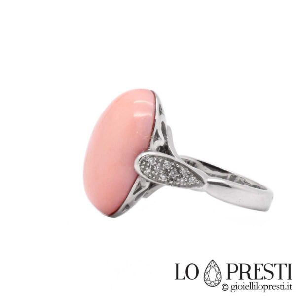 anel-coral-rosa-oval-ouro-diamantes-brilhantes-feito à mão
