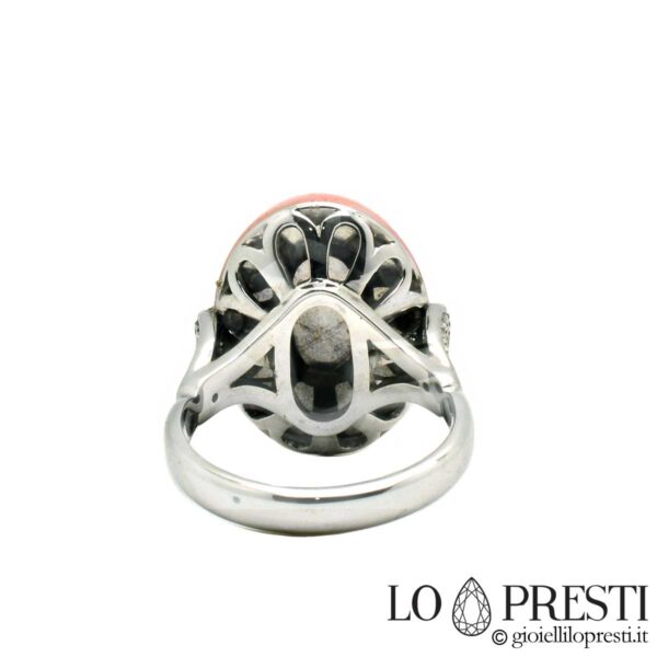 Кольцо из белого золота 18 карат, натуральный розовый коралл, овальные бриллианты
