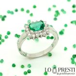 anel com esmeralda e anéis de diamantes com esmeraldas, esmeraldas e diamantes em ouro branco 18kt