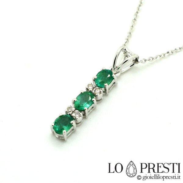 ciondolo trilogy smeraldo naturale diamanti oro bianco 18kt natural emerald trilogy pendant with 18kt white gold diamonds