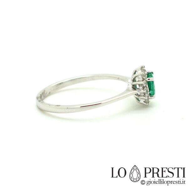 anelli con smeraldo smeraldi anello con smerado e diamanti oro 18kt