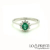 Ring mit echtem Smaragd und Brillanten. Ring mit Smaragden aus 18-karätigem Weißgold