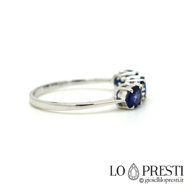 anillo con brillantes zafiros y diamantes en oro blanco de 18kt