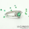 anello cuore con smeraldo e diamanti brillanti oro bianco 18kt