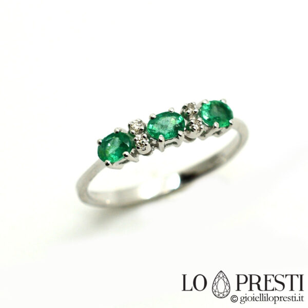 wedding ring with 18kt white gold emeralds