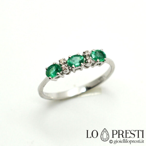 anello fedina trilogy smeraldi diamanti-trilogy ring with emerald diamonds