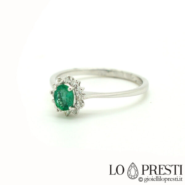 18kt white gold ring with emerald, emeralds and brilliant diamonds