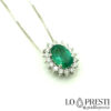 oval cut emerald pendant na may brilliant cut diamonds