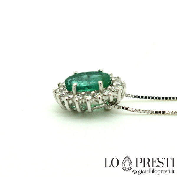 collana con ciondolo smeraldo diamanti necklace with emerald diamond pendant