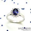 Ring mit Saphiren und Diamanten. Ring mit Saphir und Brillanten. Ring aus 18-karätigem Weißgold mit blauem Saphir