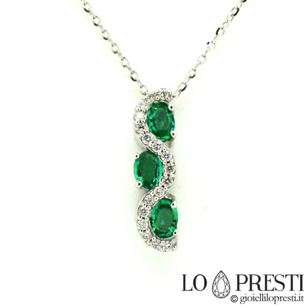 trilogy pendant na may natural na emeralds at diamante