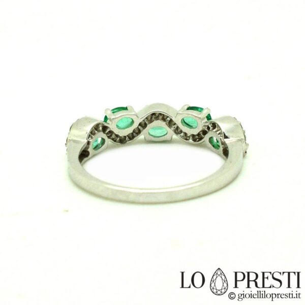 anello fedina veretta oro bianco smeraldi diamanti