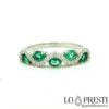 anello veretta con smeraldi e diamanti brillanti oro bianco