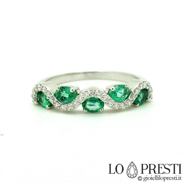 fedina anello oro bianco con smeraldi diamanti