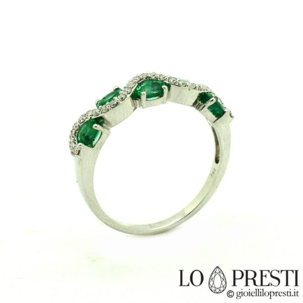 ring with emeralds and diamonds anello fedina con smeraldi e diamanti