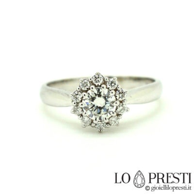 обручальное кольцо со сверкающими бриллиантами