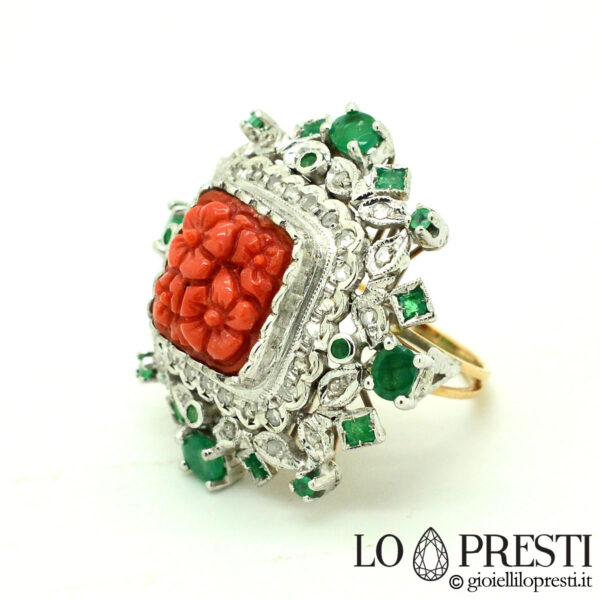 Handgefertigter Ring mit echten natürlichen Korallen, Silber-Goldring-Diamanten, Smaragden