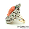 кольцо с розовым кораллом и бриллиантами, изумрудами, рубинами и сапфирами