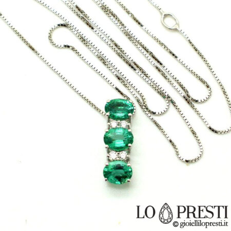 Halskette und Anhänger mit natürlichen Smaragden und Diamanten