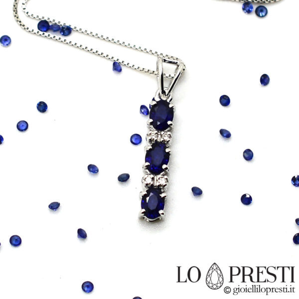 collier-trilogie-pendentif-saphirs-bleus-diamants-or-blanc 18 carats