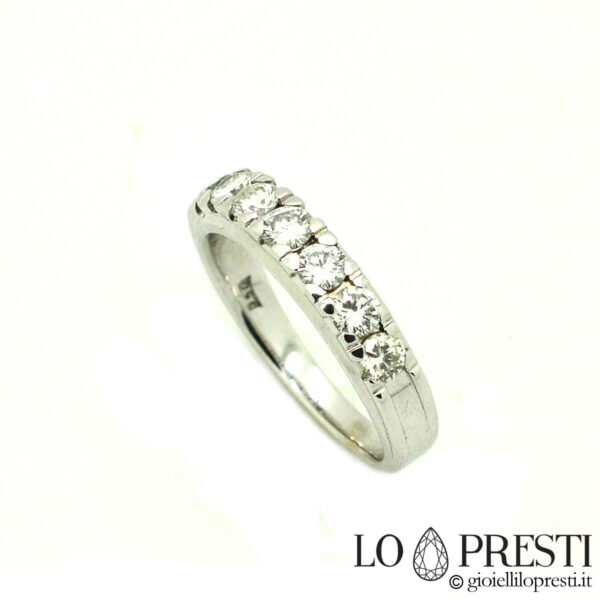 band rings with brilliant diamonds in 18kt white gold