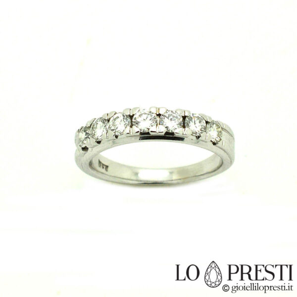 anillo de compromiso con diamantes en oro blanco, anillo con diamantes brillantes
