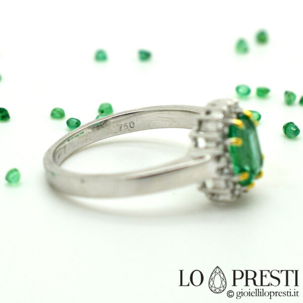 anel de esmeralda com diamantes esmeralda em ouro branco 18kt