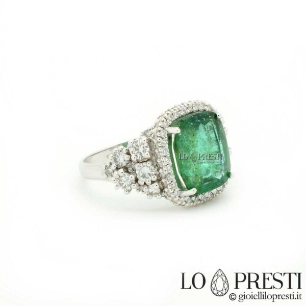 anelli anello con smeraldo smeraldi taglio quadrato e diamanti brillanti oro. anniversario fidanzamento