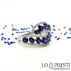 anel de coquetel de banda dupla com safiras azuis e diamantes naturais em ouro branco 18kt