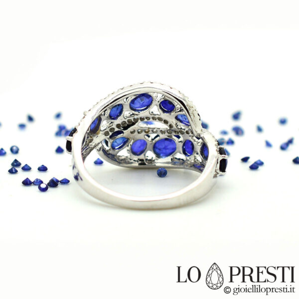 Ring-mit-blauen-Saphiren-und-Brillant-Diamanten-18kt-Weißgold