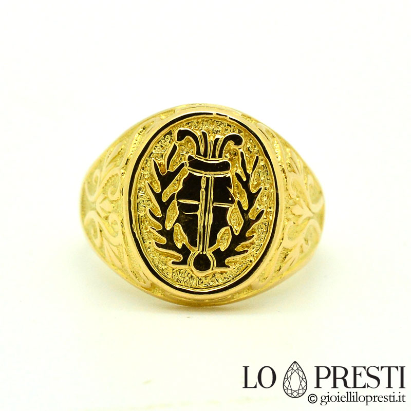 hombre mujer chevalier ovalado meñique con escudo en amarillo de 18kt grabado etrusco-anillos personalizados para hombre y mujer - Joyas Lo Presti