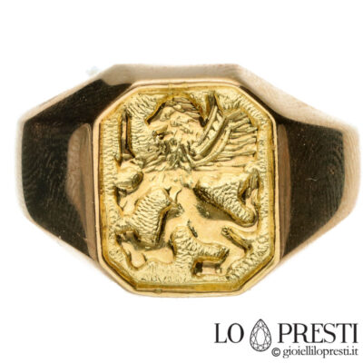 anillo de oro con escudo de león para hombre