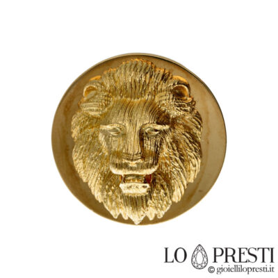 /レリーフにライオンのシンボルが刻印された18Kイエローゴールドのメンズリング、10.10 g
