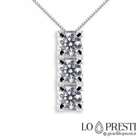 認定された輝くダイヤモンドを使用したトリロジー ペンダント ネックレス