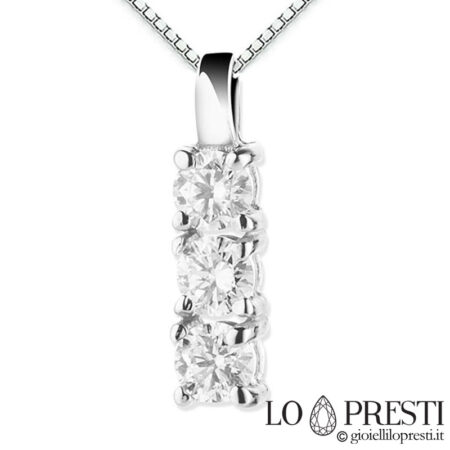 認定された輝くダイヤモンドを使用したトリロジー ペンダント ネックレス