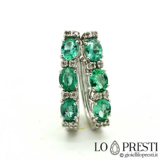 orecchini pendenti con smeraldo smeraldi diamanti brillanti orecchini trilogy oro bianco 18kt con smeraldi