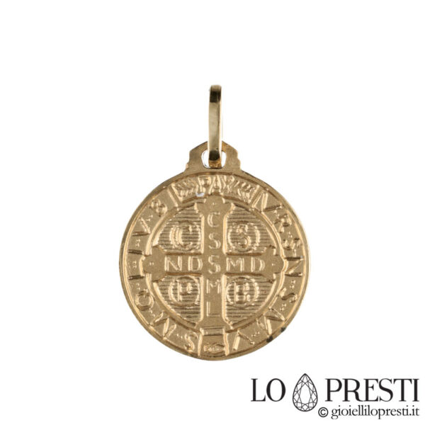 Colgante medalla sagrada de San Benito en oro amarillo de 18 kt.