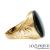 мужское кольцо из 18-каратного золота с ониксом