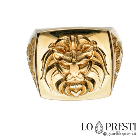 прямоугольное мужское кольцо с золотым львом