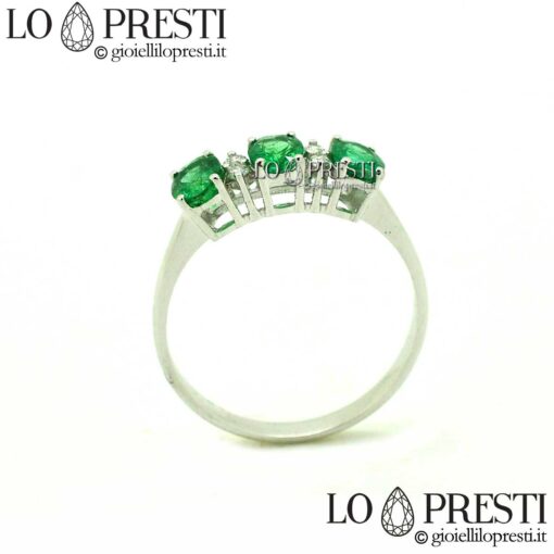 anello trilogy con smeraldi smeraldo diamanti oro bianco 18kt