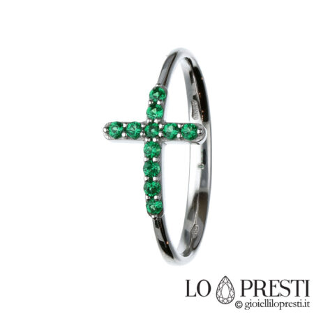 кольцо-крестик с зелеными цирконами, белое золото 18 карат