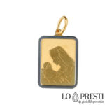 medalla cuadrada de la Virgen y el Niño