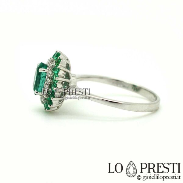jewelery rings with emerald and brilliant diamonds in 18kt yellow white gold