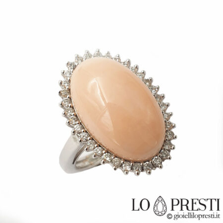 кольцо-с-розово-лососевым кораллом и бриллиантами-белое золото 18 карат